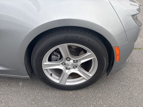 Used 2023 Chevrolet Camaro LT RWD image 9