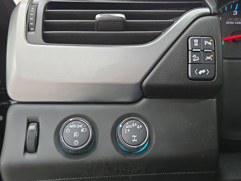 Used 2018 Chevrolet Tahoe LT w/ Luxury Package image 27