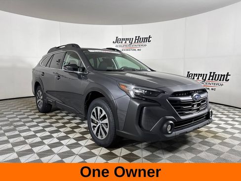 Used 2025 Subaru Outback Premium AWD/4WD image 4