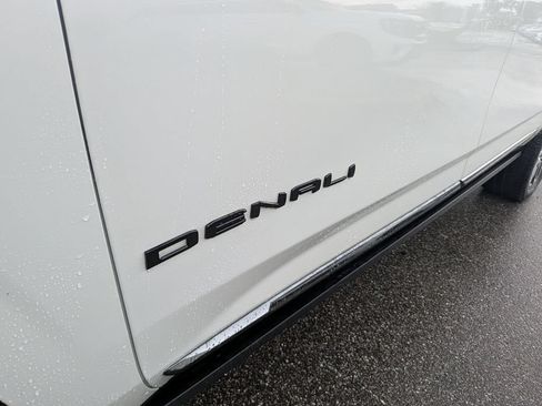 Used 2023 GMC Yukon XL Denali Ultimate AWD/4WD image 11