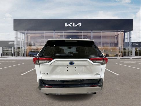 Used 2023 Toyota RAV4 SE image 7
