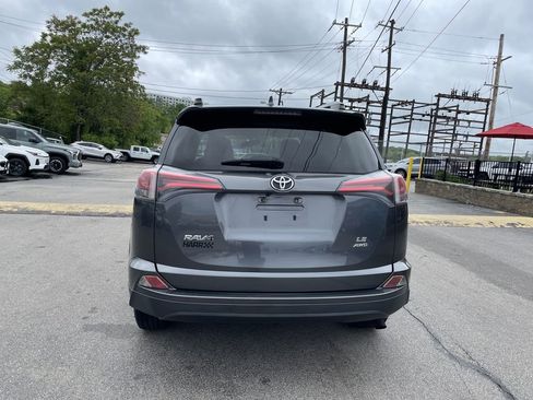Used 2016 Toyota RAV4 LE AWD/4WD image 4
