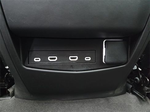 Used 2023 Cadillac Escalade ESV Sport Platinum w/ LPO, ONYX Package image 33