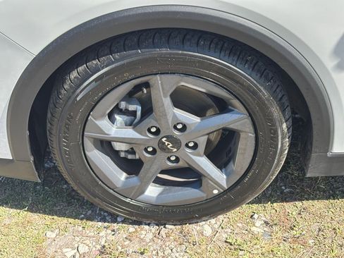 Used 2025 Kia K4 LXS image 32