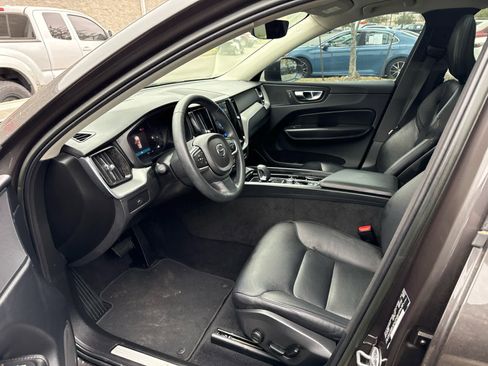 Used 2023 Volvo XC60 B5 Core image 6