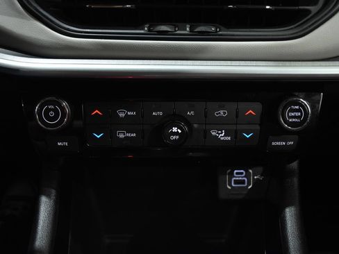 Used 2025 Jeep Compass Limited AWD/4WD image 20
