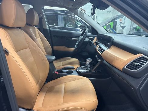 Used 2024 Kia Seltos EX image 9