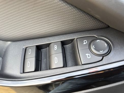 New 2026 Chevrolet Equinox LT image 17