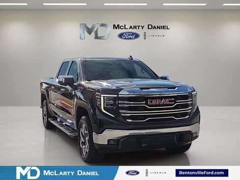 Used 2023 GMC Sierra 1500 SLT w/ SLT Convenience Package AWD/4WD image 1