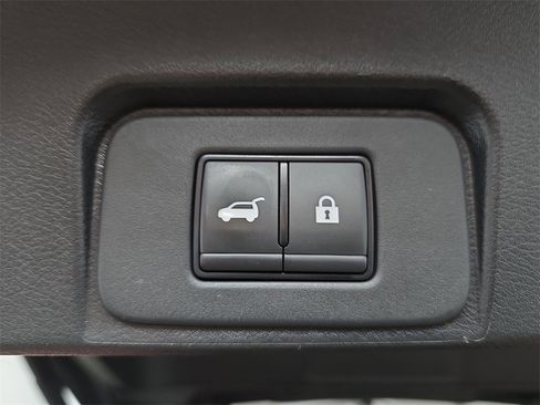 Used 2024 Nissan Rogue SV image 16