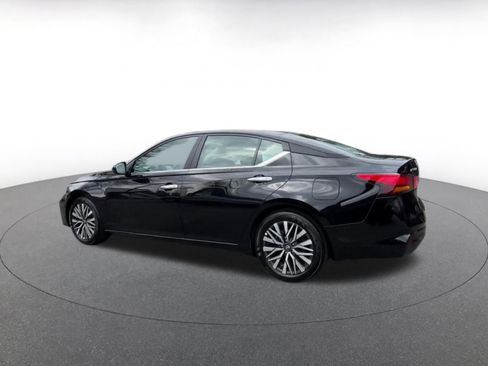 Used 2025 Nissan Altima 2.5 SV image 10