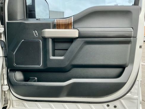 Used 2019 Ford F150 Lariat image 23