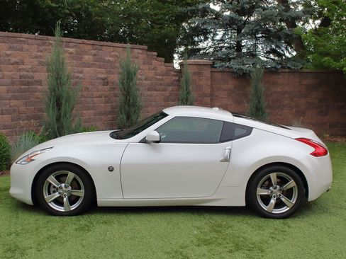 Used 2009 Nissan 370Z Touring RWD image 30