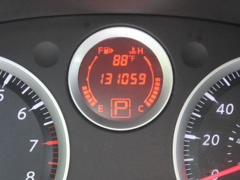 Used 2012 Nissan Sentra 2.0 SR FWD image 37