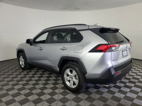 Used 2019 Toyota RAV4 XLE w/ Carpet Mat Package FWD image 6
