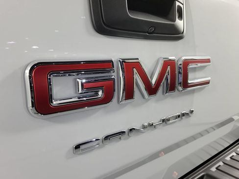Used 2022 GMC Canyon Elevation w/ Elevation Premium Package AWD/4WD image 6