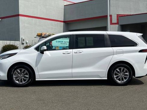 Certified 2022 Toyota Sienna LE AWD/4WD image 9