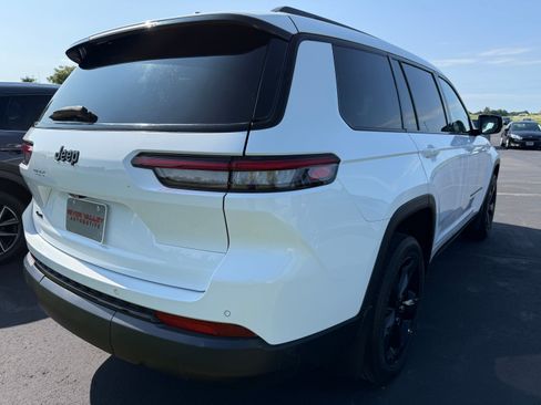 Used 2023 Jeep Grand Cherokee L Laredo AWD/4WD image 3