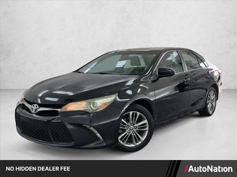 Used 2015 Toyota Camry SE FWD image 1