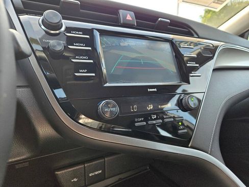 Used 2020 Toyota Camry SE FWD image 23