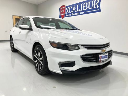 Used 2018 Chevrolet Malibu LT w/ Driver Confidence Package image 3