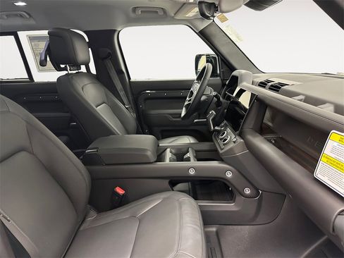 New 2026 Land Rover Defender 110 X-Dynamic SE image 15