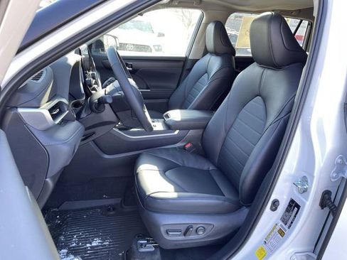 New 2026 Toyota Highlander XLE image 4