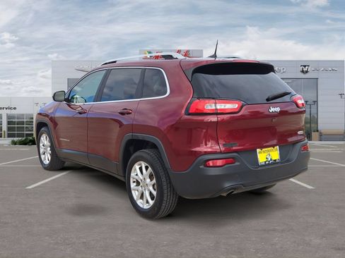 Used 2018 Jeep Cherokee Latitude Plus FWD image 3