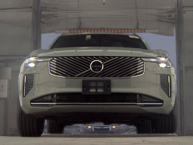 Certified 2026 Volvo XC90 B6 Plus AWD/4WD image 3