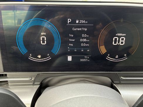Used 2025 Hyundai Kona SEL AWD/4WD image 36
