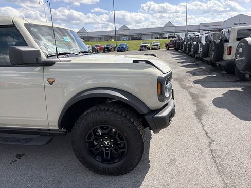 New 2026 Ford Bronco Badlands AWD/4WD image 4