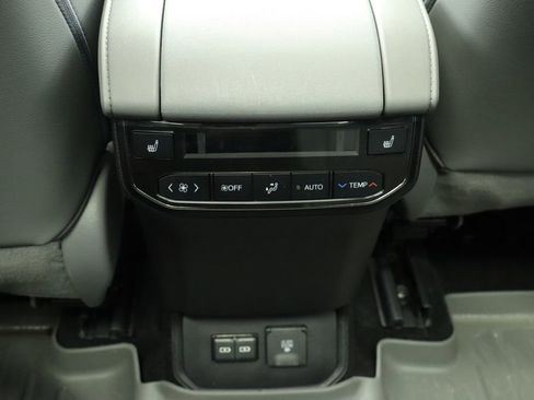 Used 2022 Toyota Highlander Platinum AWD/4WD image 27
