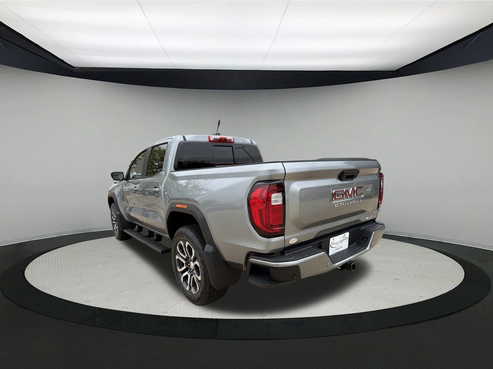 Used 2024 GMC Canyon AT4 w/ AT4 Premium Package AWD/4WD image 7