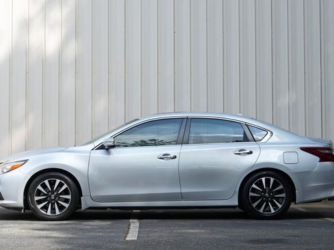 Used 2018 Nissan Altima 2.5 SV w/ 2.5 SV Technology Package FWD image 8