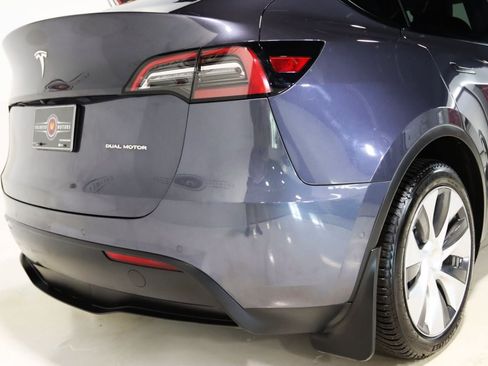 Used 2022 Tesla Model Y Long Range AWD/4WD image 12