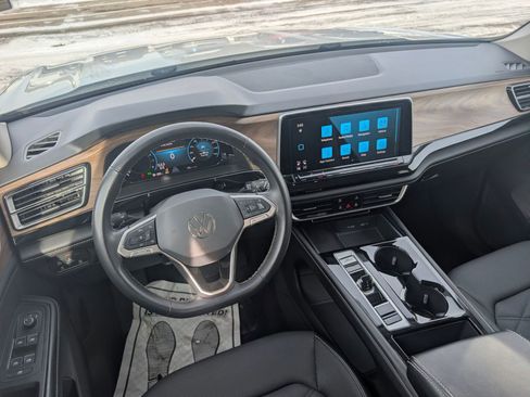 Used 2024 Volkswagen Atlas SE image 12