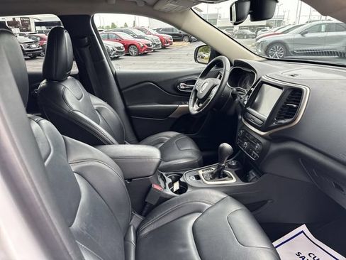 Used 2017 Jeep Cherokee Limited AWD/4WD image 19