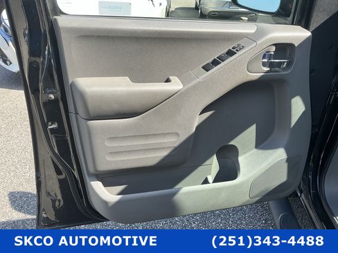 Used 2018 Nissan Frontier SV w/ Value Truck Package RWD image 12