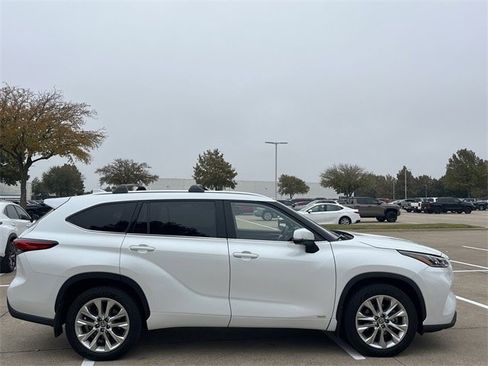 Used 2022 Toyota Highlander Limited image 3