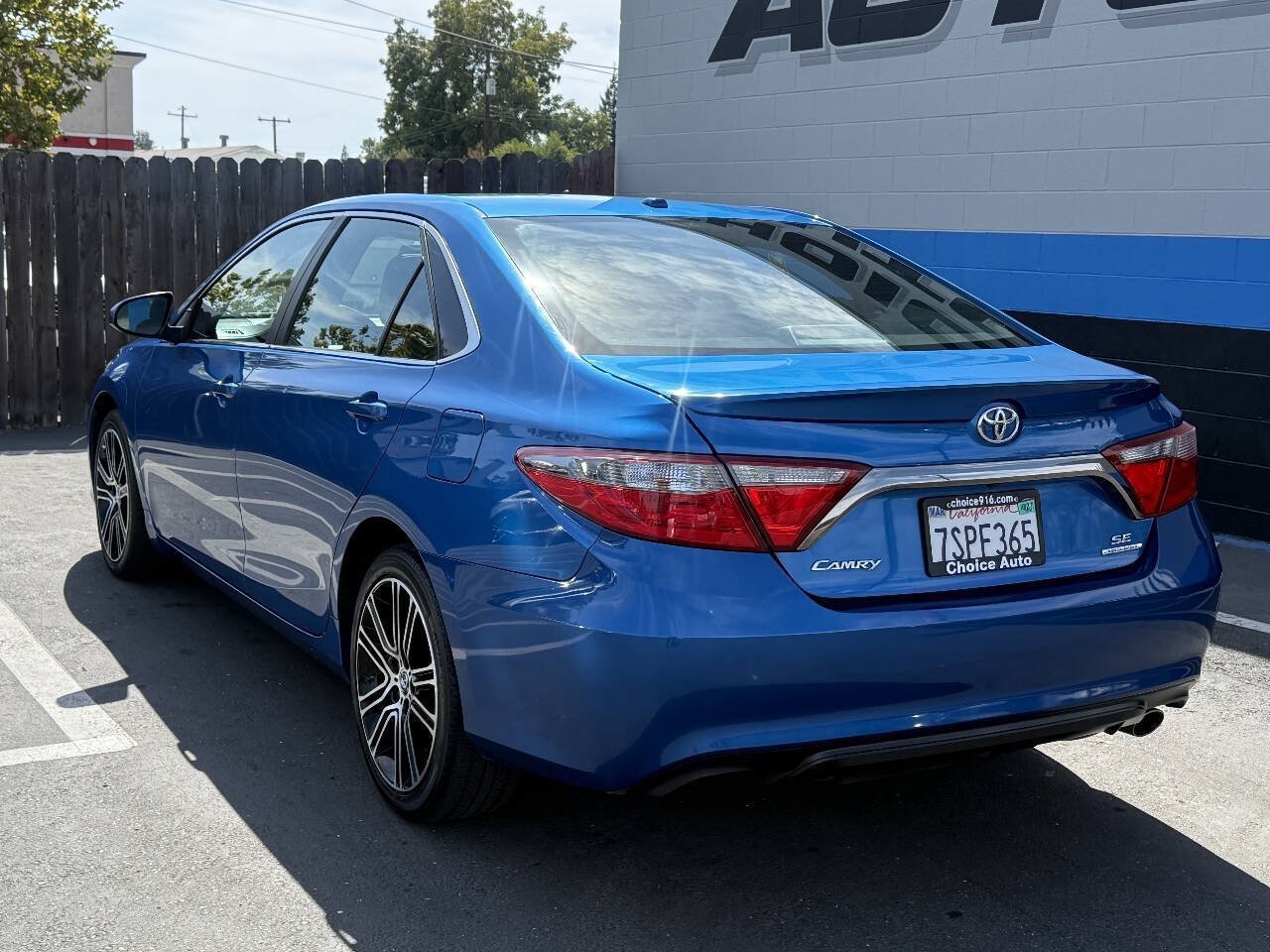 Used 2016 Toyota Camry SE FWD image 4