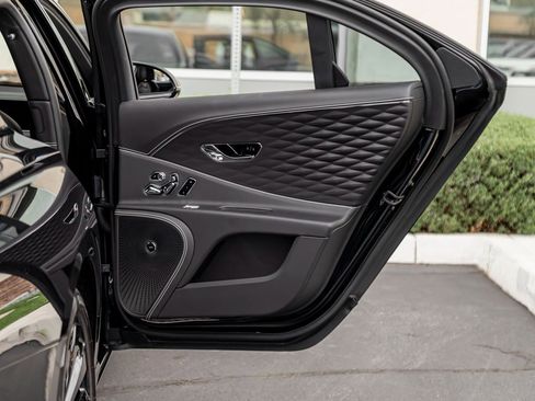 Certified 2022 Bentley Flying Spur V8 image 26