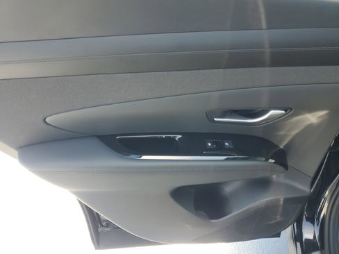 Used 2025 Hyundai Tucson Limited FWD image 14