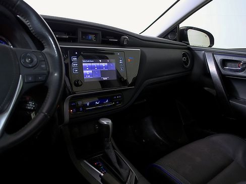 Used 2019 Toyota Corolla SE image 26