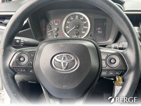 Used 2022 Toyota Corolla LE FWD image 32