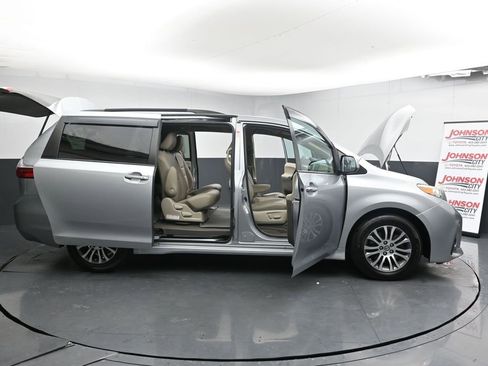 Used 2019 Toyota Sienna XLE w/ XLE Navigation Package image 45