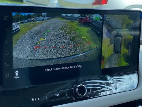 New 2025 Mitsubishi Outlander SE image 9