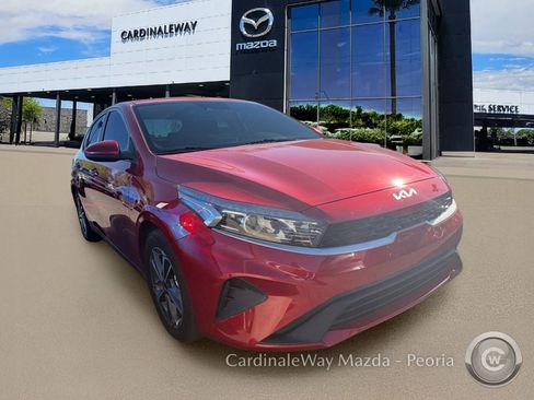 Used 2022 Kia Forte LXS FWD image 4