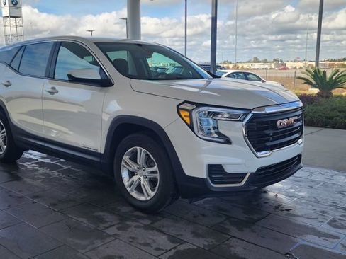 Used 2024 GMC Terrain SLE image 4