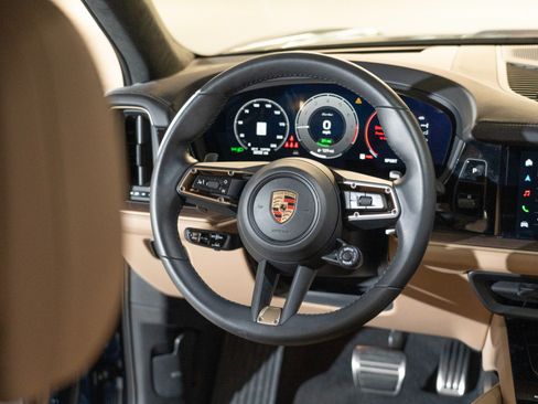 Used 2024 Porsche Cayenne Turbo AWD/4WD image 29
