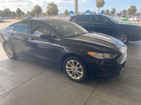 Used 2019 Ford Fusion SE FWD image 3